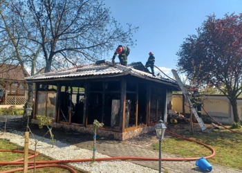 Incendiu la o anexă din Arad