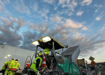 Drumuri mai bune, cu utilaje moderne, în vestul țării! Cel mai performant finisor din lume, pe DN6