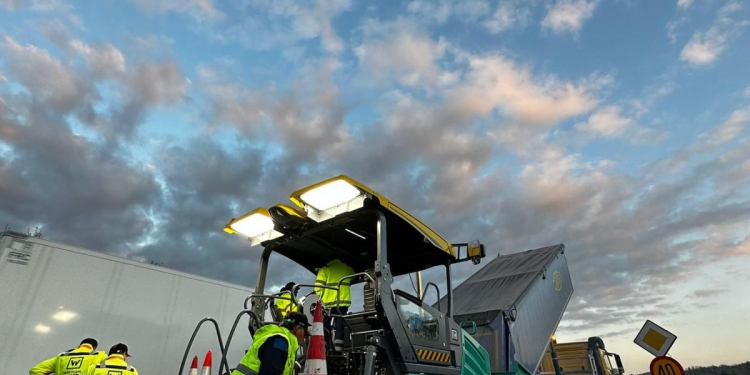 Drumuri mai bune, cu utilaje moderne, în vestul țării! Cel mai performant finisor din lume, pe DN6