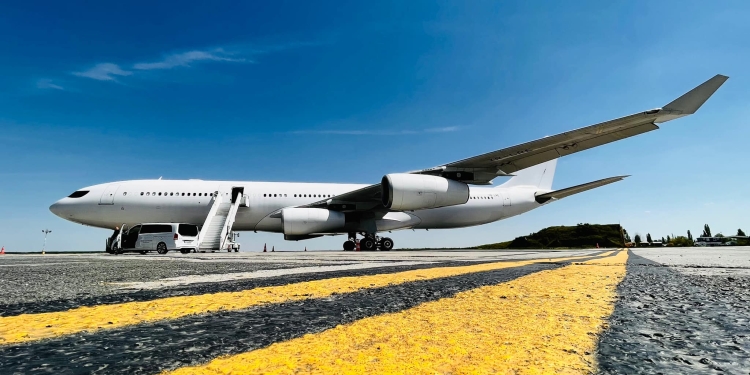 Un avion rar, de mari dimensiuni, a aterizat pe aeroportul din Timișoara