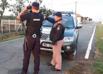 Zeci de migranți prinși de polițiști că încercau să treacă ilegal frontiera de vest a țării