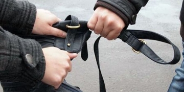 Tâlhar reținut cu ajutorul a doi tineri