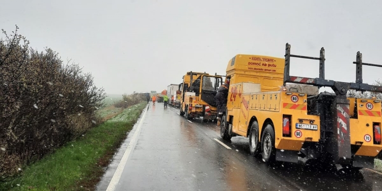 Rămâne închisă circulația pe DN59A, în apropiere de Cărpiniș!