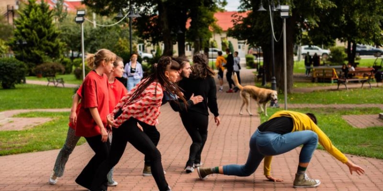 Asociația Unfold Motion aduce dansul contemporan în comuna Cărpiniș