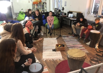 Se caută adolescenți vorbitori de limba română și ucraineană din Timișoara pentru un experiment muzical