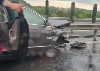 VIDEO Un șofer a „pierdut” 2 roți pe A1