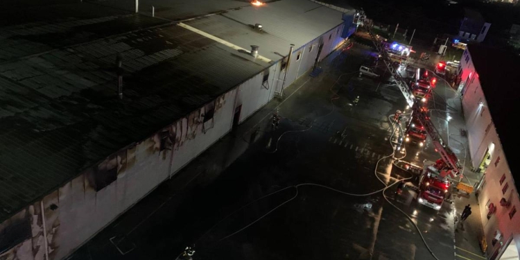 VIDEO Pagube uriașe! O hală de mii de metri din Timișoara, a ars ca o torță!