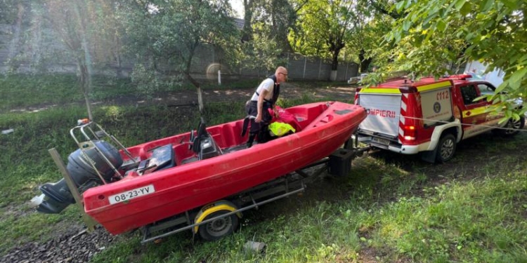 Voluntarii din Olanda și Bihor continuă căutările pe râul Mureș pentru a găsi a patra victimă a accidentului de barcă