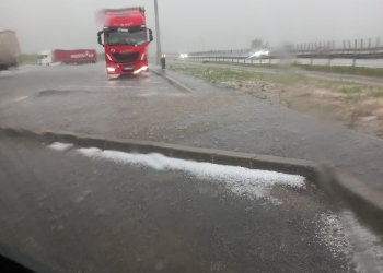 Rupere de nori în Timișoara și în împrejurimi. Grindină și străzi acoperite de apă