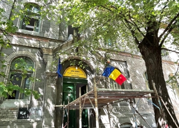 Se renovează acoperișul unui liceu de prestigiu din Timișoara