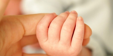 Timișenii, încurajați să facă o faptă bună! Sunt plătiți pentru a avea grijă de copii abandonați