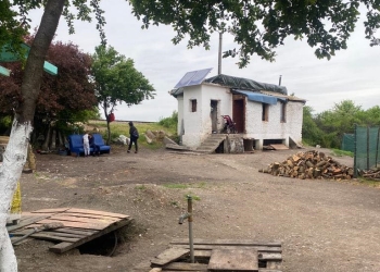 Două familii din Timișoara, la un pas de a fi evacuate dintr-o casă improvizată