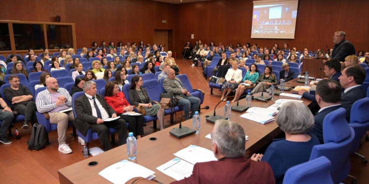 Sute de specialiști la o conferință internațională, la Universitatea „Aurel Vlaicu” din Arad