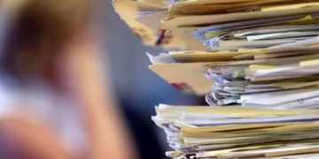 Mii de locuitori din Timiș își vor primi curțile și grădinile, în baza a două legi. Pas important făcut de prefectul Ritivoiu