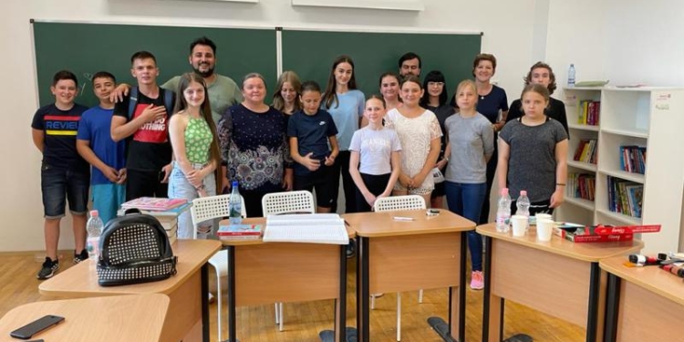 Zeci de copii din Școala Gimnazială Lenauheim se bucură de un spațiu nou destinat lecturii