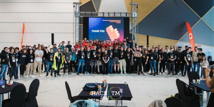 Deficiențele de auz și vorbire, atenuate! O aplicație dezvoltată la Timișoara „traduce”