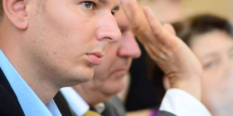 Afaceri cu societăți din subordinea Primăriei Timișoara. Liberalul Adrian Lulciuc a vândut peste 15.000 de măști în perioada pandemiei