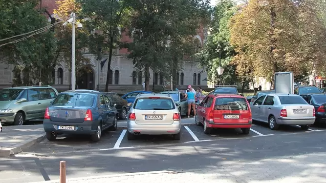 Barieră la anumite parcări din centrul Timișoarei și taxarea la minut, printre propunerile TIMPARK
