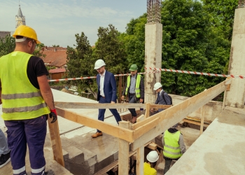 Fără ore în containere! O școală din zona Șagului va avea un nou corp de clădire