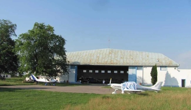 Teatru în hangarul de la Aerodromul Cioca