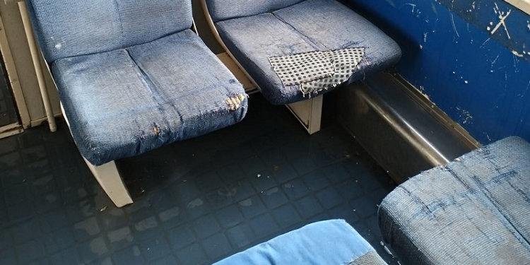 Mizerie de nedescris în trenul care circulă pe ruta Reșița – Timișoara FOTO