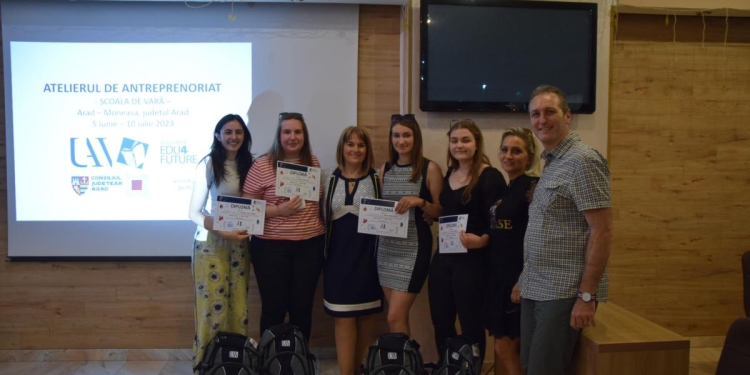 Studenți premiați pentru idei de afaceri, la Universitatea „Aurel Vlaicu” din Arad