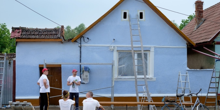 Color the Village, un succes! Satul Valeapai a prins culoare cu sprijinul a 400 de voluntari FOTO