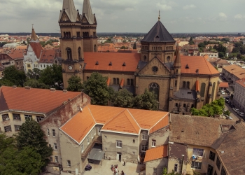 Gata cu infiltrațiile! Clădirea de patrimoniu a Liceului Shakespeare din Timișoara are acoperiș nou