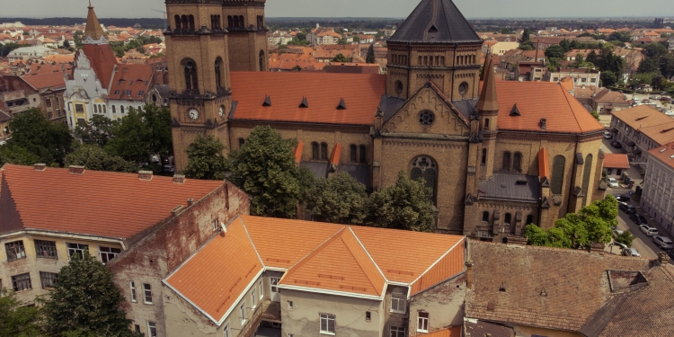 Gata cu infiltrațiile! Clădirea de patrimoniu a Liceului Shakespeare din Timișoara are acoperiș nou