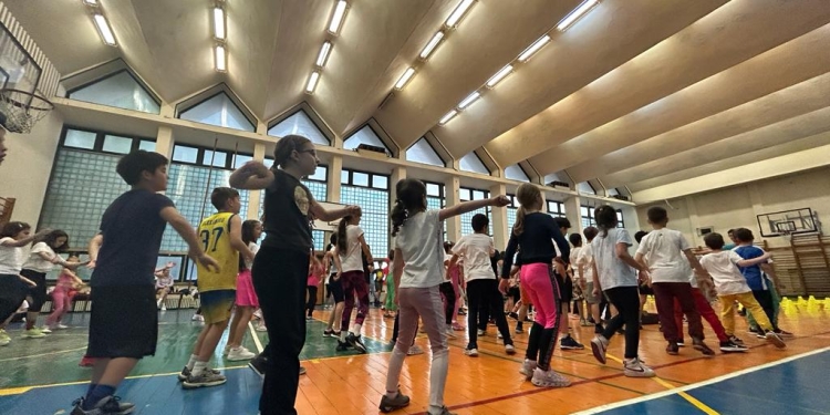 GALERIE FOTO Copiii ne învață să redescoperim bucuria sportului!