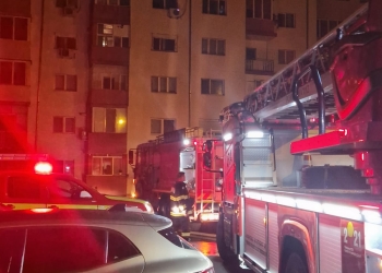 VIDEO Zeci de persoane autoevacuate dintr-un bloc, din Timișoara! Incendiu provocat de o țigară uitată aprinsă