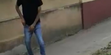 Un bărbat drogat se plimba printre mașini, la Timișoara