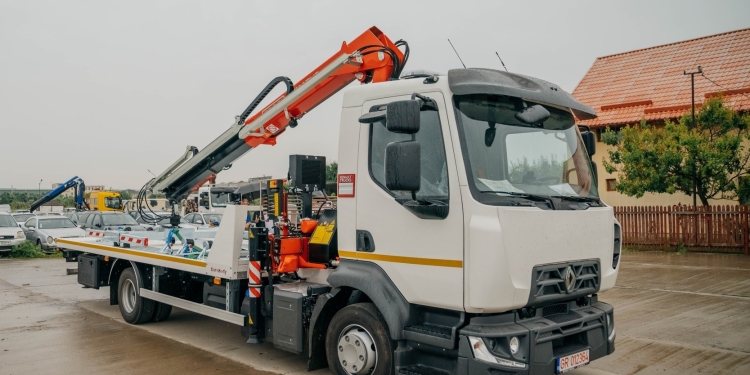 O nouă mașină de ridicări a vehiculelor lăsate aiurea, cumpărată de Primăria Timișoara