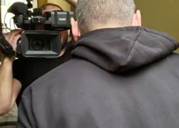 VIDEO Reținut pentru 30 de zile, după ce și-ar fi „măcelărit” soția cu ciocanul