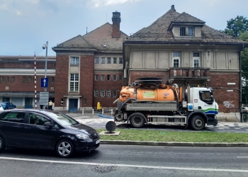 Canalizarea, folosită ca și coș de gunoi la Timișoara. Tone de șervețele umede aduse la stația de epurare