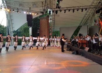 Ansamblul ”Banatul” și invitații săi – spectacol total la Festivalul Inimilor