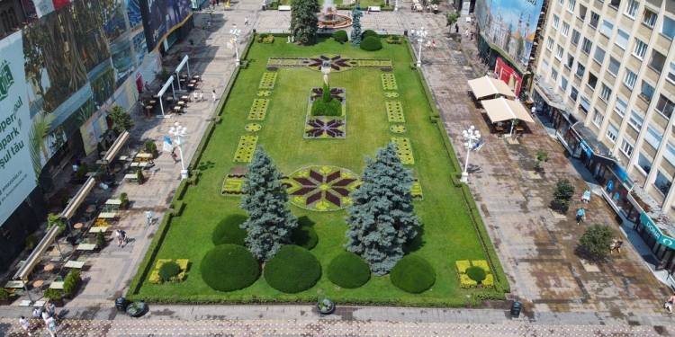 Zona centrală a Timișoarei, înfrumusețată cu peste 260.000 de flori FOTO