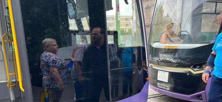 Două tramvaie Bozankaya s-au ciocnit la Timișoara
