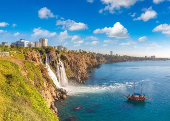 Record de pasageri pe zborurile charter operate din Timișoara