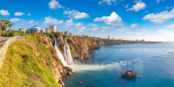 Record de pasageri pe zborurile charter operate din Timișoara