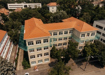 O clădire a Liceului Calderon are acoperiș nou, în urma unei investiții de 120.000 euro