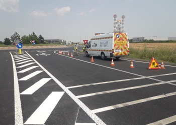 Continuă aplicarea de marcaje rutiere pe centura de nord a Timișoarei