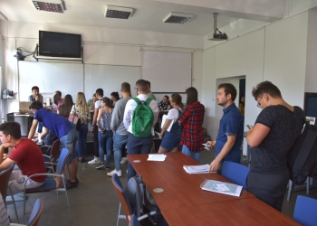 Mulți vor, puțini reușesc! Universitatea Politehnica Timișoara a început înscrierile pentru admitere