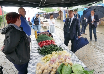 Producători locali din Banat aduc produse proaspete, de vară, în AgroVillage
