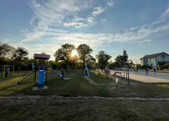 Copiii din Ciarda Roșie se joacă în siguranță! Investiții în parcul din zonă