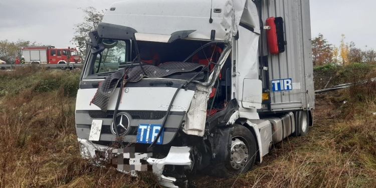 Două tiruri s-au ciocnit la Margina! Un șofer a fost rănit