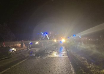 Accident grav la Sânandrei! Două autoturisme au fost spulberate, unul dintre șoferi, încarcerat