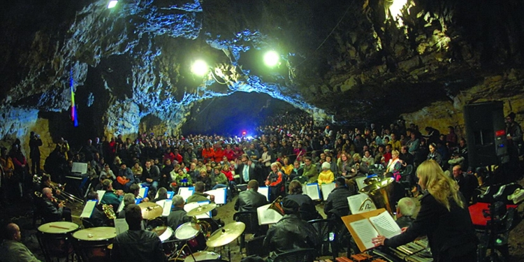 Eveniment unic în lume, concertul din peștera Românești, revine! Vezi programul