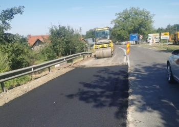 Șoferi, înarmați-vă cu calm! Se lucrează pe drumul dintre Margina și Coșava