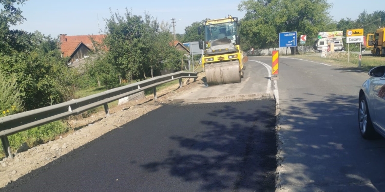 Șoferi, înarmați-vă cu calm! Se lucrează pe drumul dintre Margina și Coșava